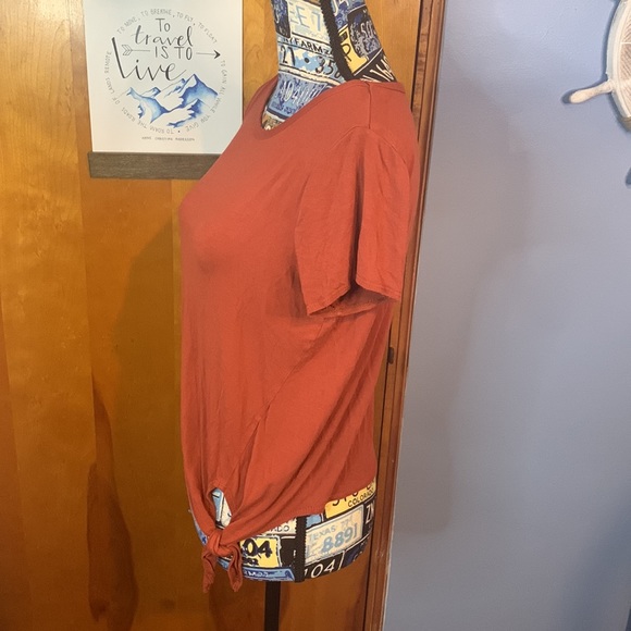 Olivia Rae Tied Side Top Large - Picture 4 of 5